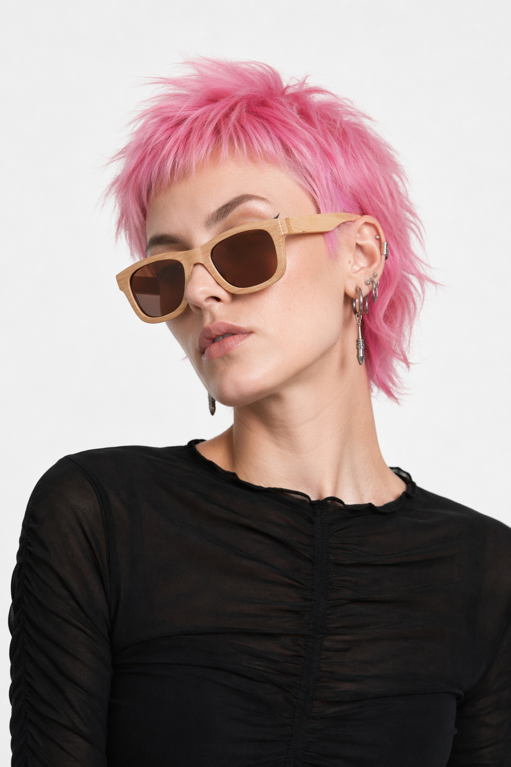 Chic Bamboo Wood Sunglasses for Style and UV Protection Brown with case