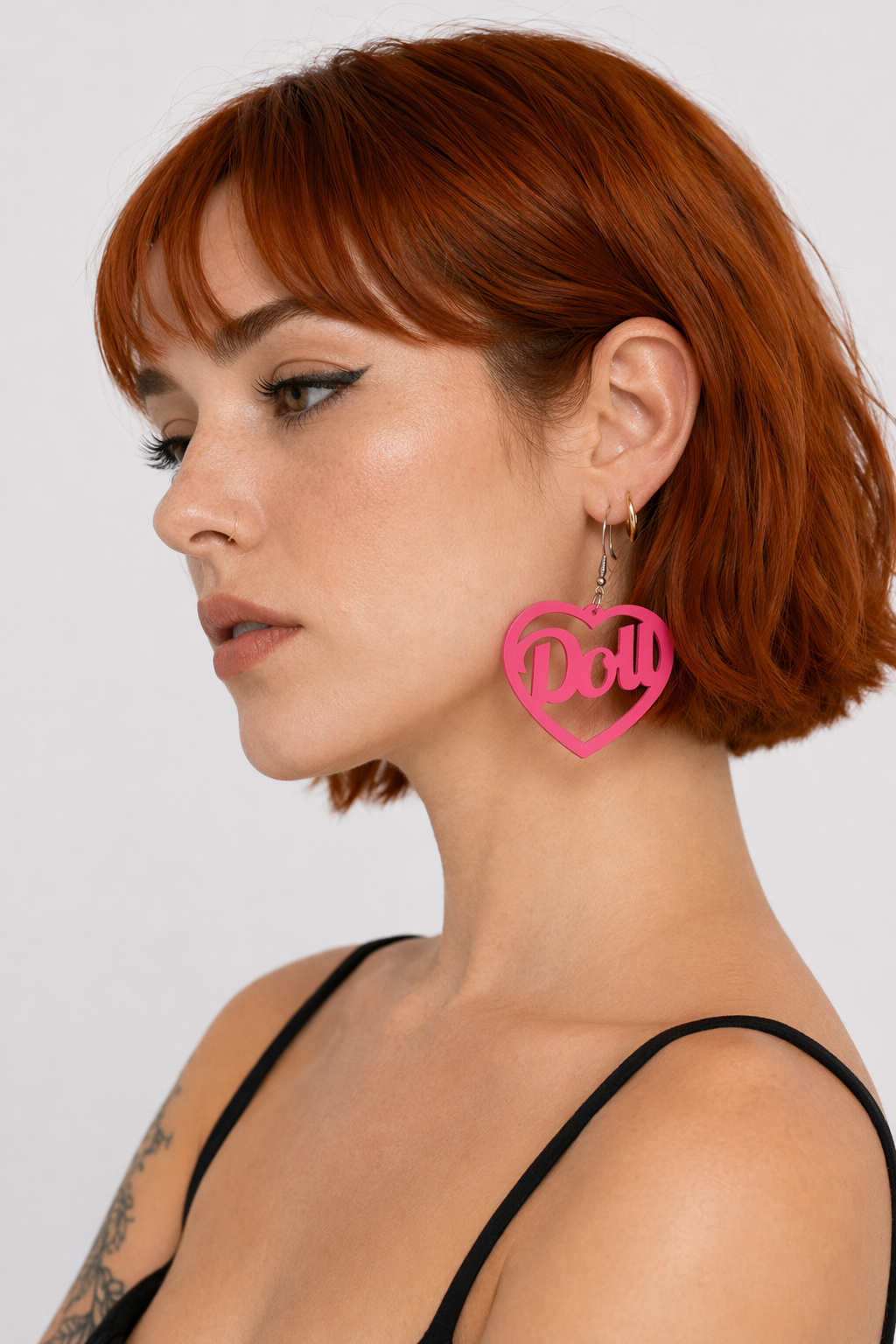Glamorous Laser-Cut Heart Hoop Earrings in New Condition Pink
