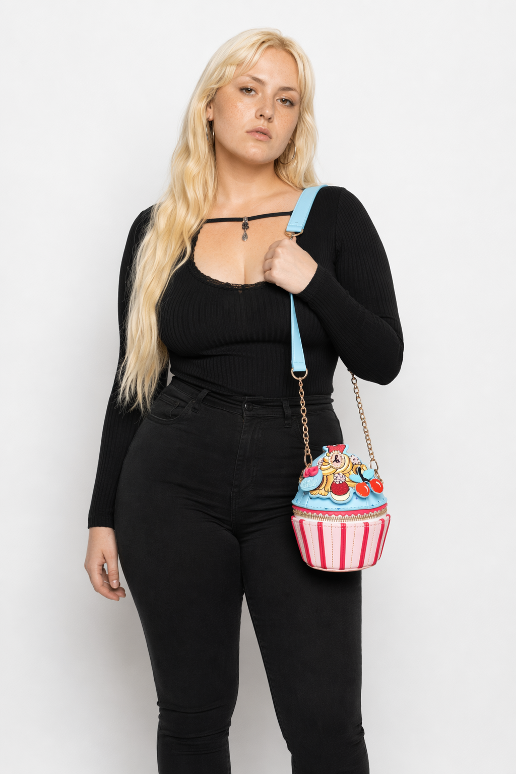 Cupcake Handbag in Vegan Leather with Intricate 3D Design Short Cupcake