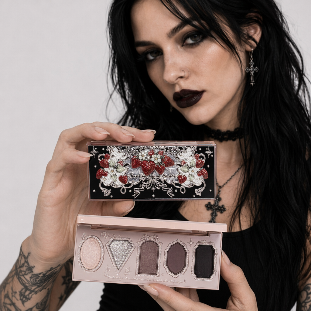 Sparkling Strawberry Eyeshadow Compact Palette 3 Black Currant Ice