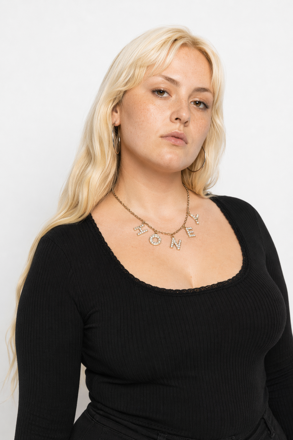 Dazzling Daddy Necklace with Sparkling Rhinestones HONEY