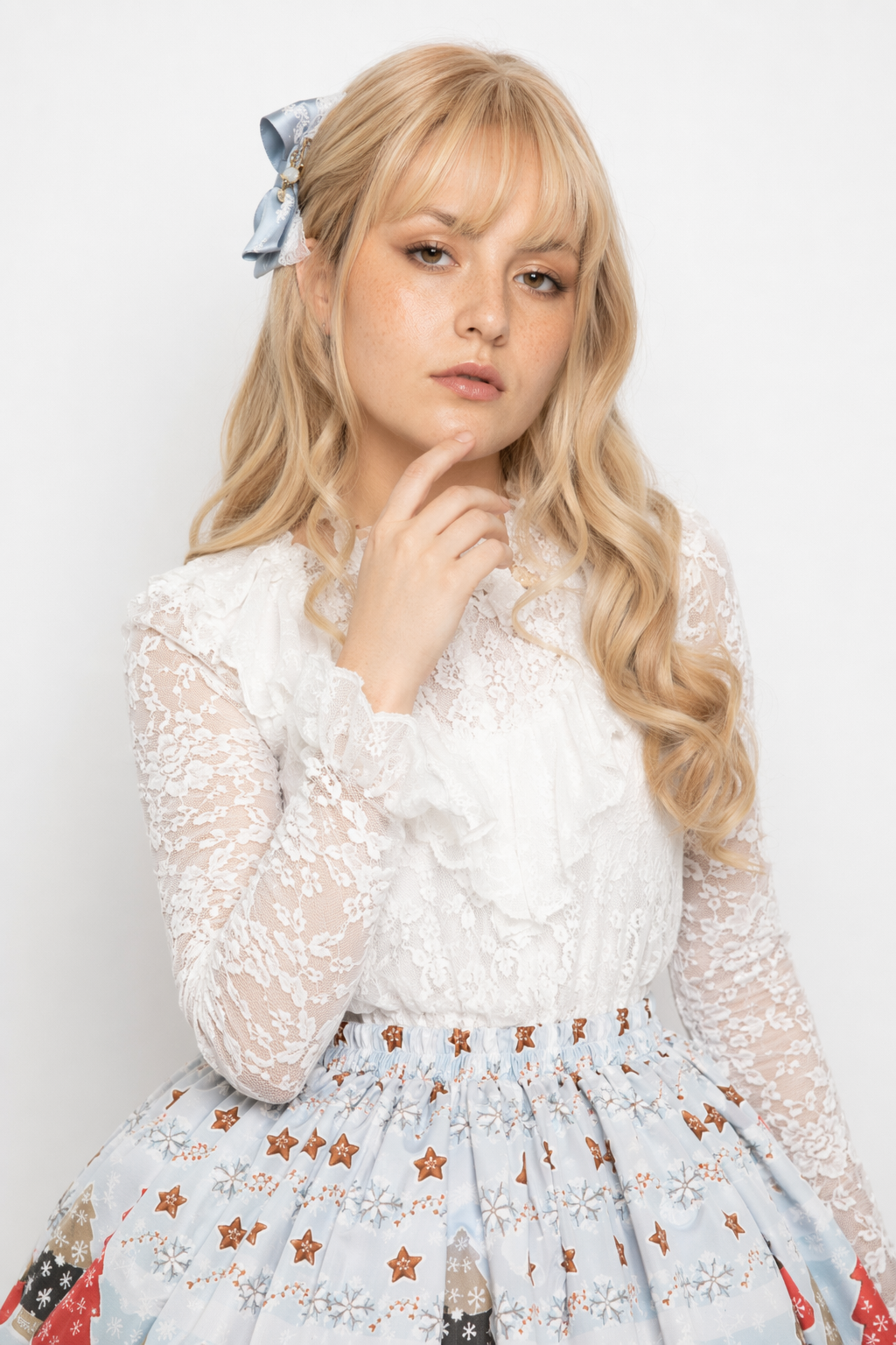 Luxury Winter Wonderland Skirt with Lace Trim and Pleats L