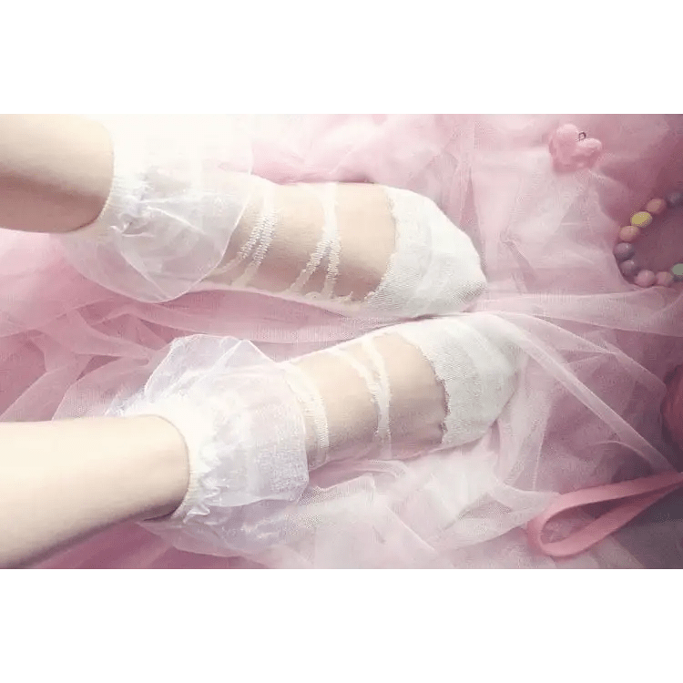 Adorable Ruffled Trim Princess Socks in New Condition - Cosparty