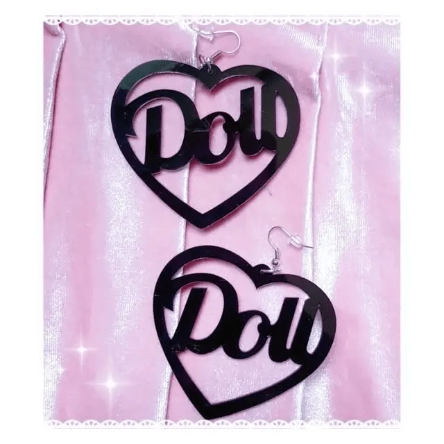 Glamorous Laser - Cut Heart Hoop Earrings in New Condition - Cosparty