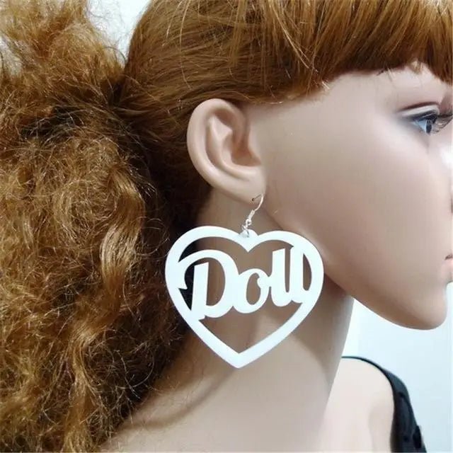Glamorous Laser - Cut Heart Hoop Earrings in New Condition - Cosparty