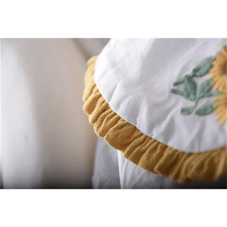 Gorgeous White Peter - Pan Style Sunflower Button - Up Blouse - Cosparty