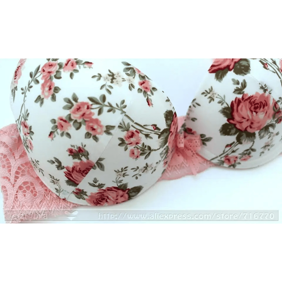 Luxurious Floral and Lace Lingerie Set with Elegant Details - Cosparty