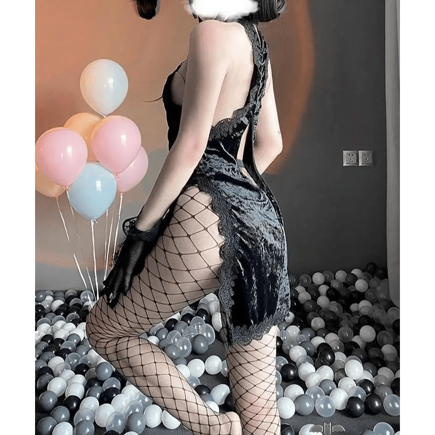 Oriental - Inspired Black Velvet Cheongsam Dress in Traditional Halter Style - Cosparty