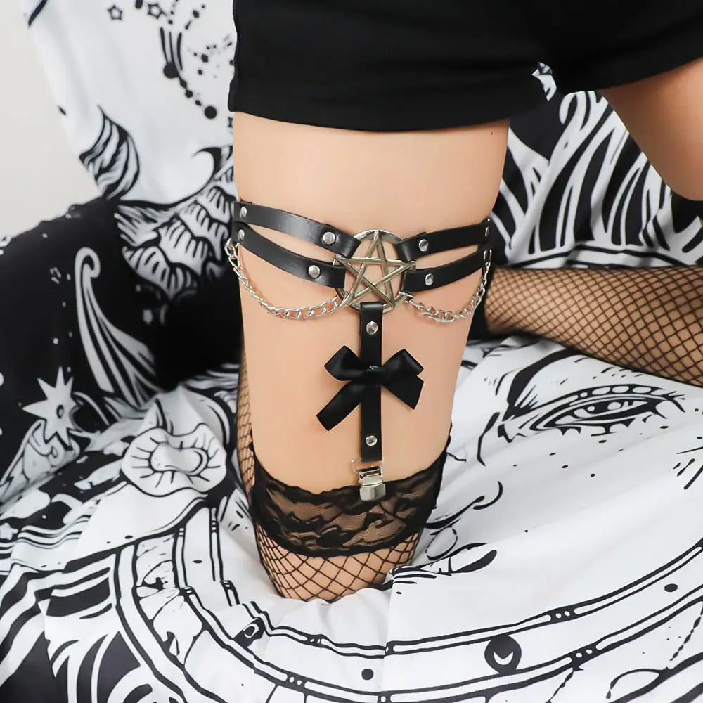 Stylish Leather Garter Belt for a Goth Look - 2 - garter belt