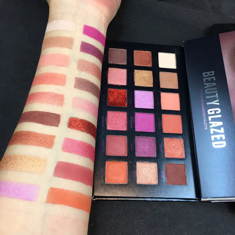 Ultra Glamorous Eyeshadow Palette in Matte and Shimmer Finishes - Make-Up